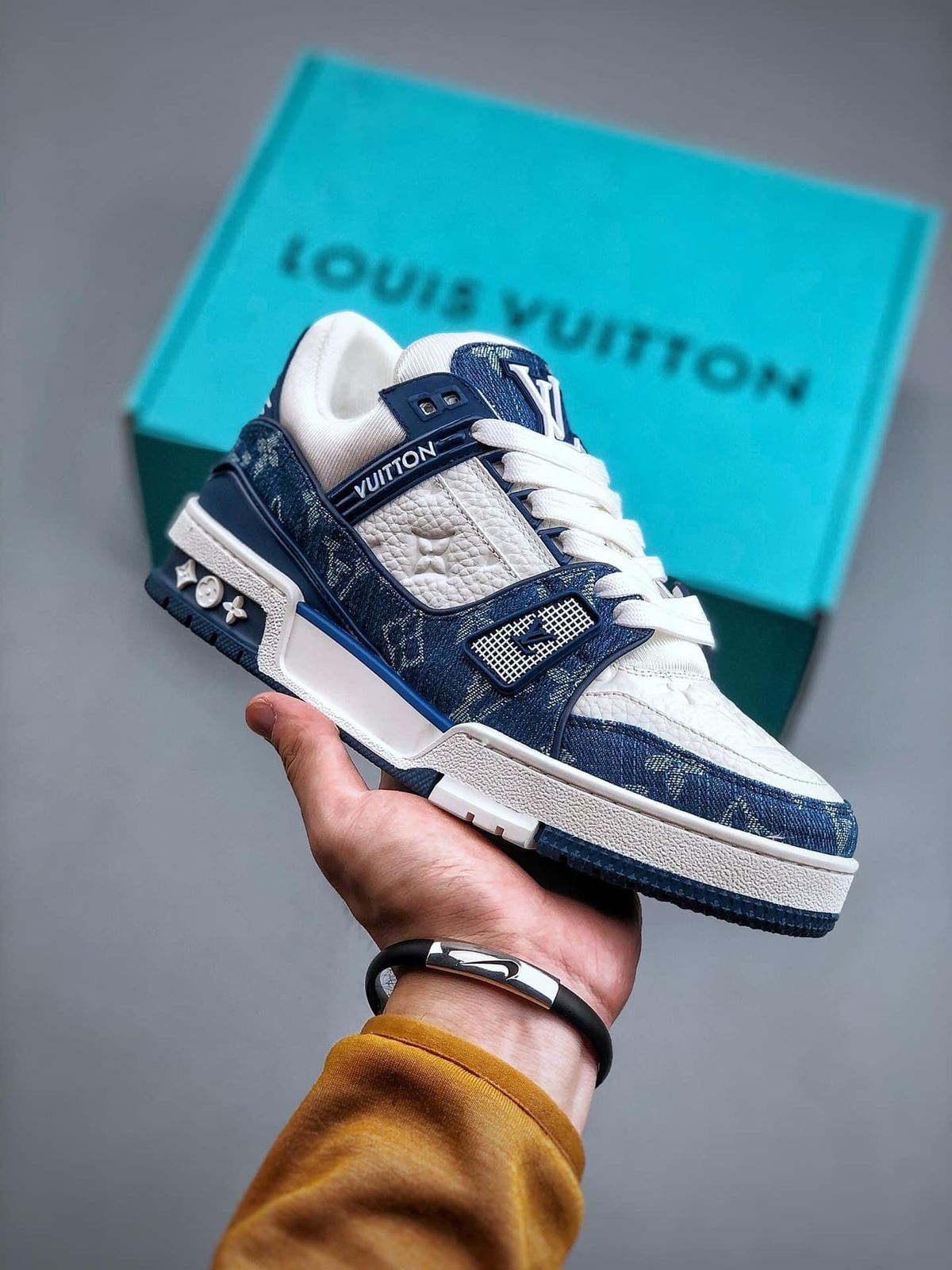 LOUIS VUITTON