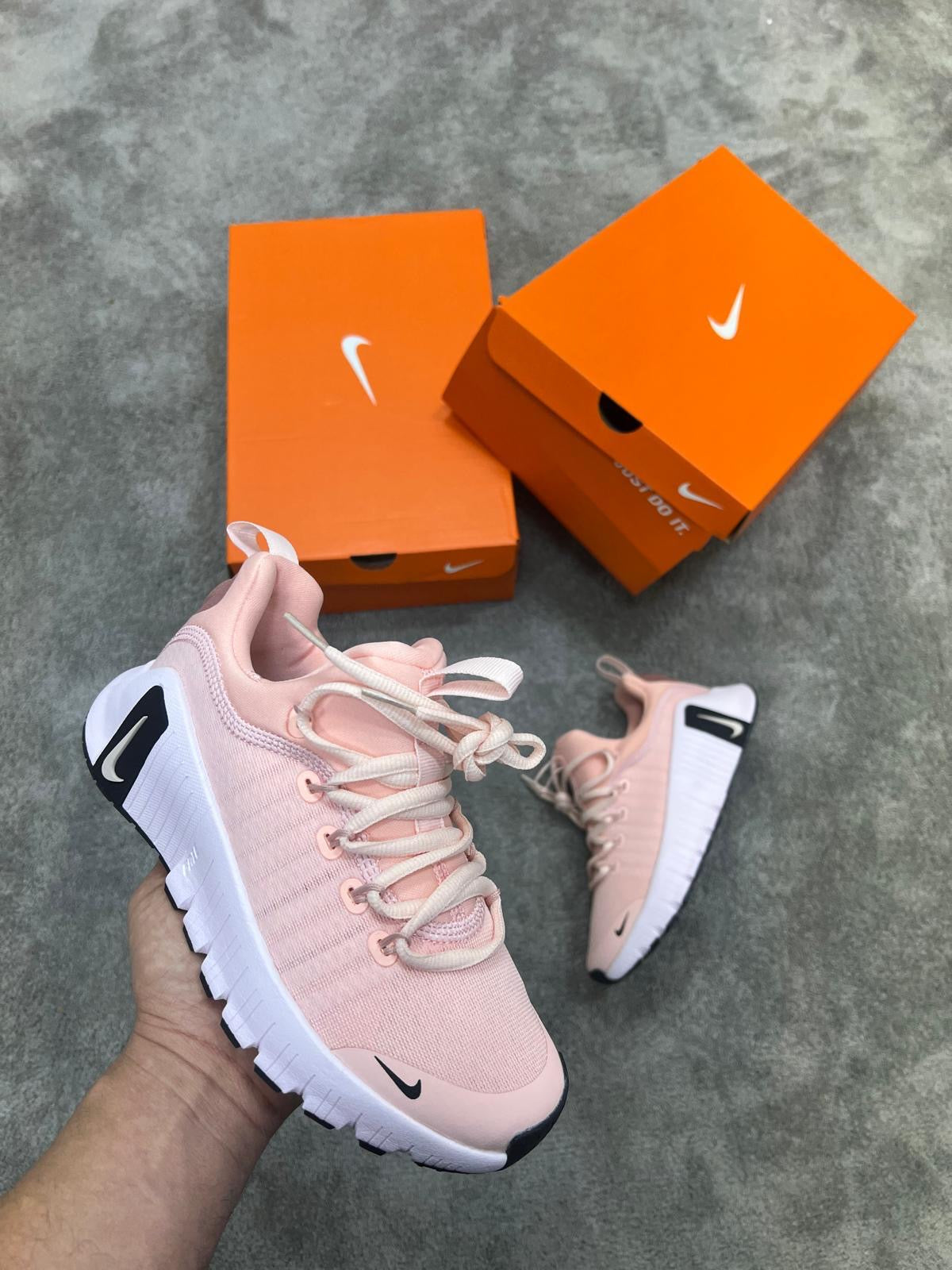 Nike free Metcon máxima calidad. Rosa