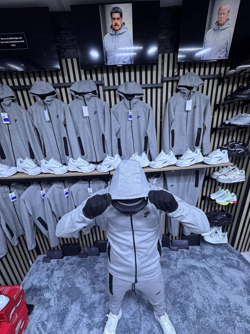 NUEVO NIKE TECH FLEECE GRIS