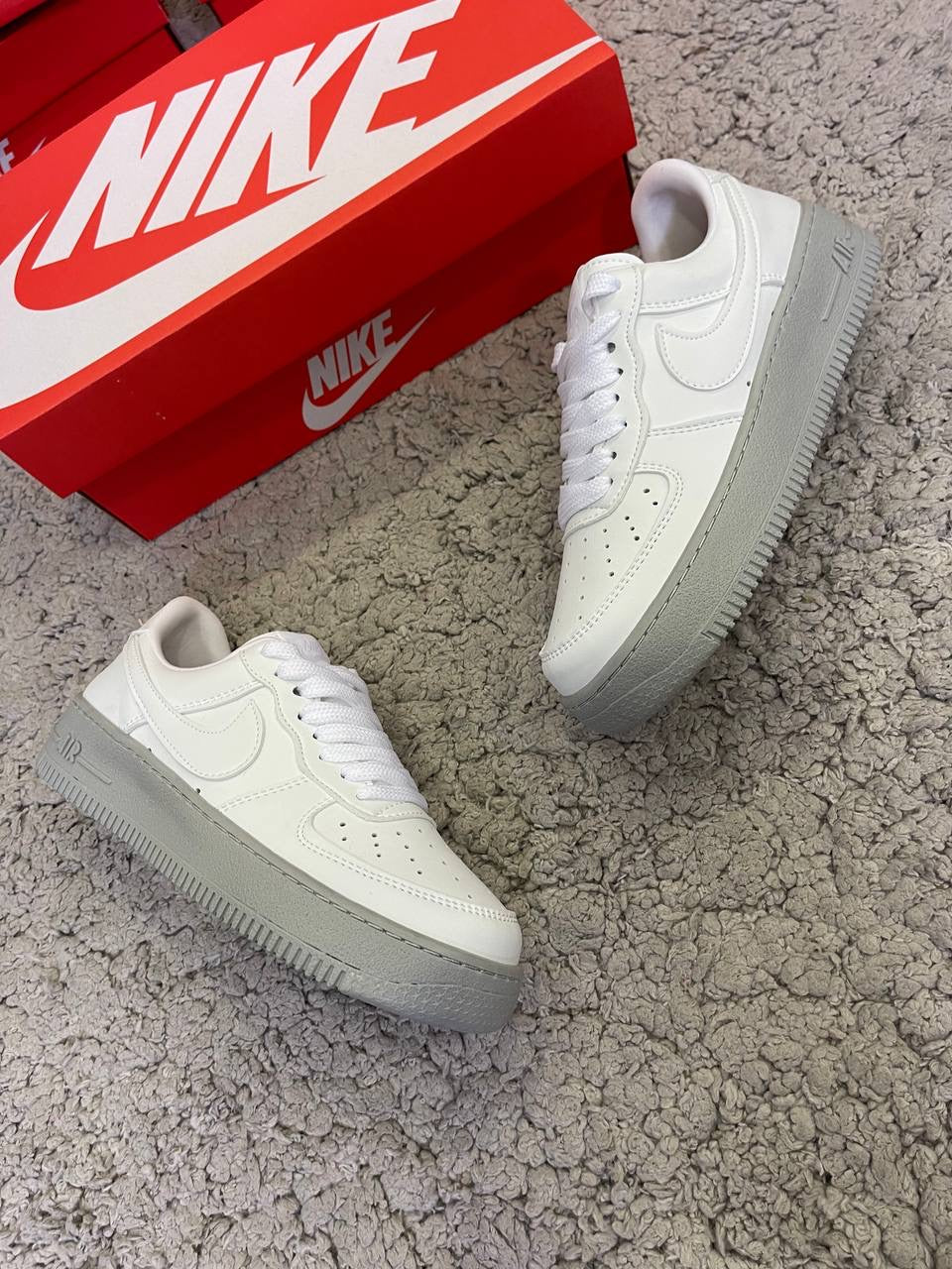 AIR FORCE 1 (blanca suela gris ) "calidad MEDIA"