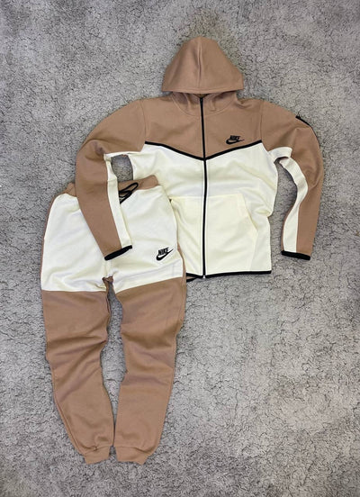 NIKE TECH FLEECE CREMA