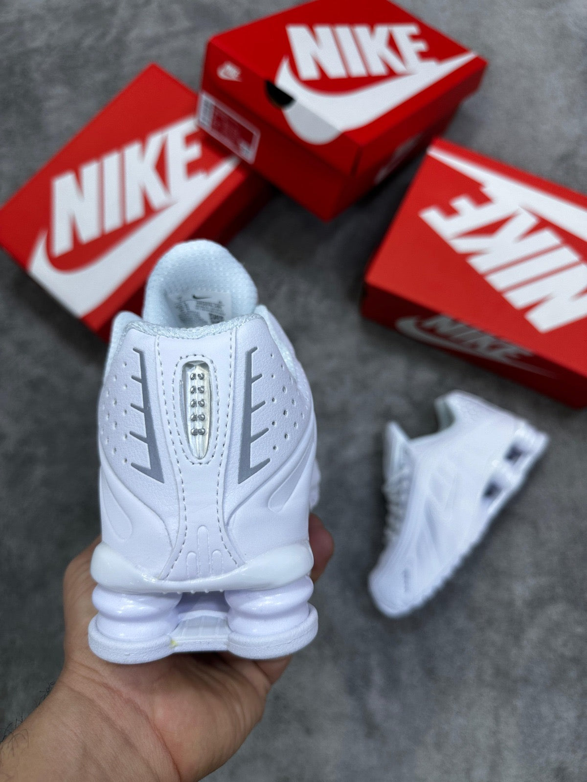 Nike Shox R4