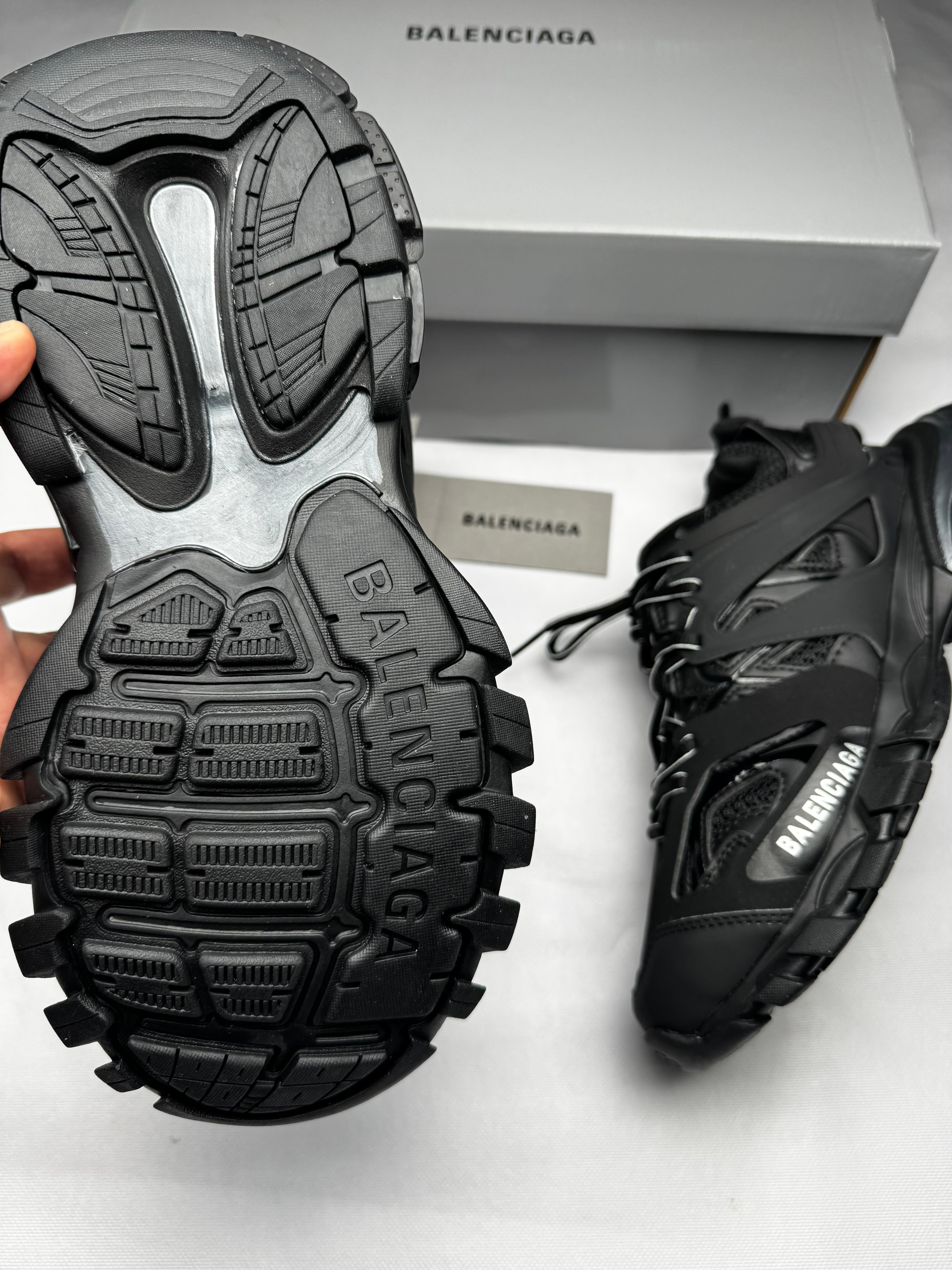 Balenciaga track “calidad máxima”