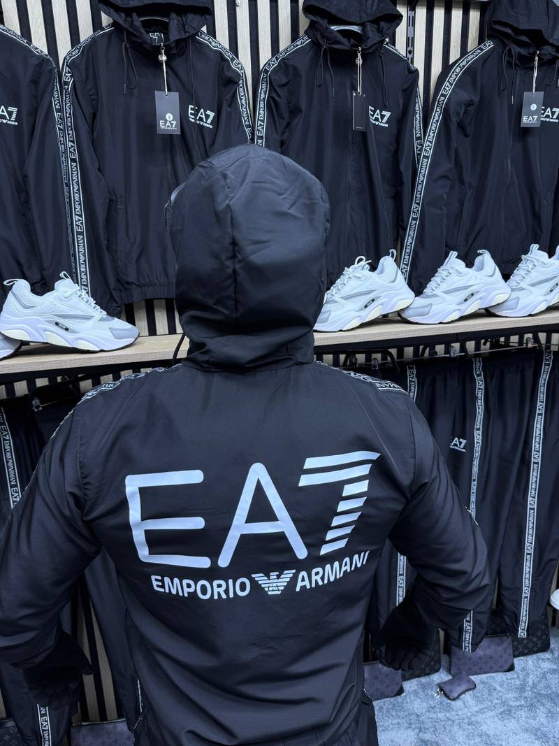 Chándal EA7  armani negro