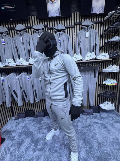 NUEVO NIKE TECH FLEECE GRIS