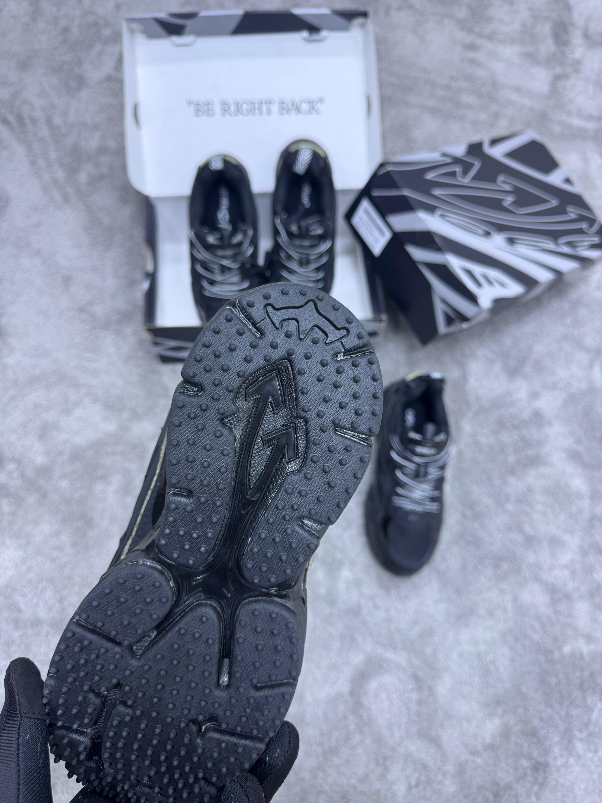 OFF-WHITE Be Right