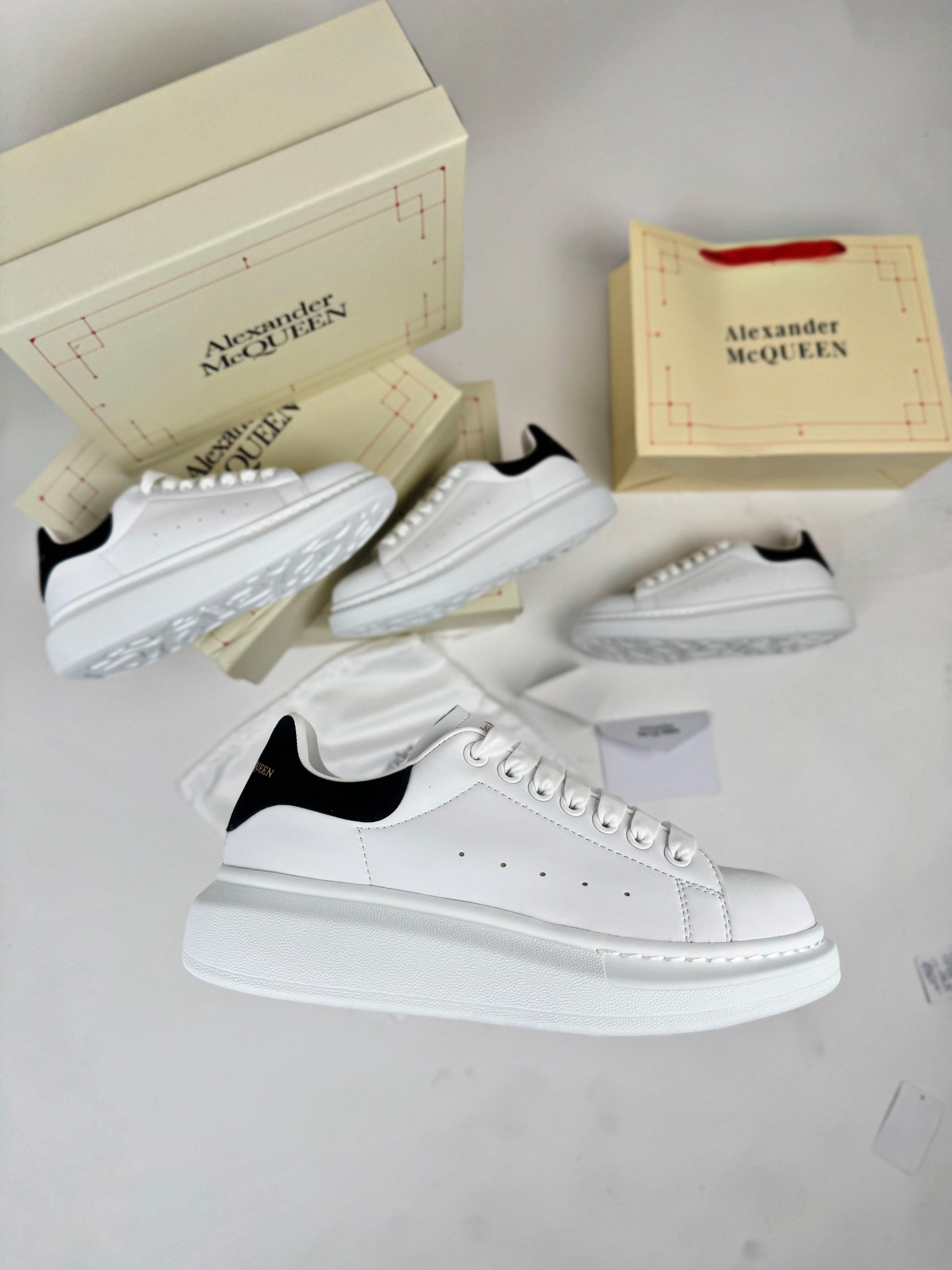 Alexander McQueen Blancas