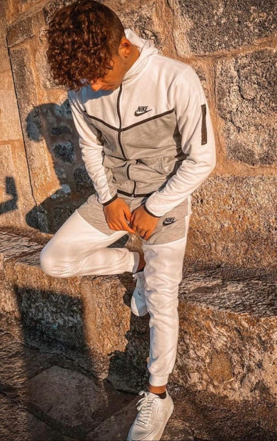 NIKE TECH FLEECE GRIS-BLANCO